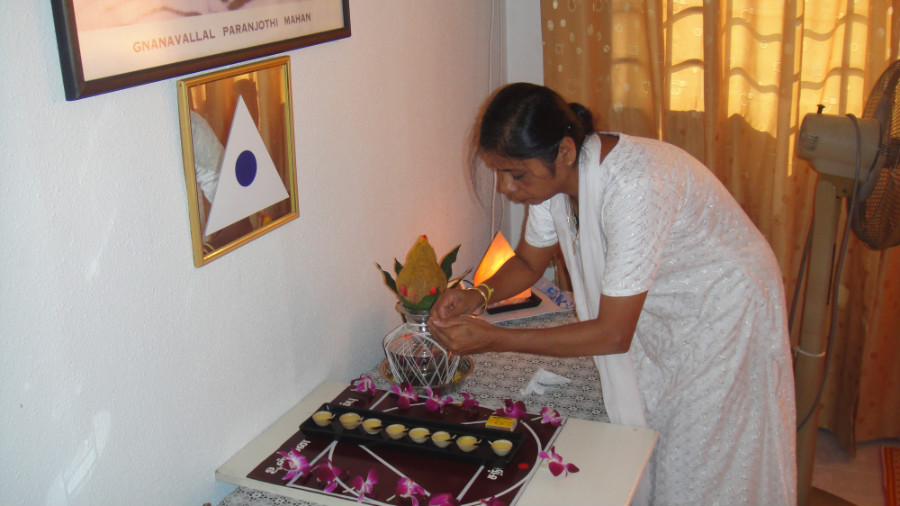 1 MA Sundra Ammal Guru Letchumanan Light Up Astha Deepam